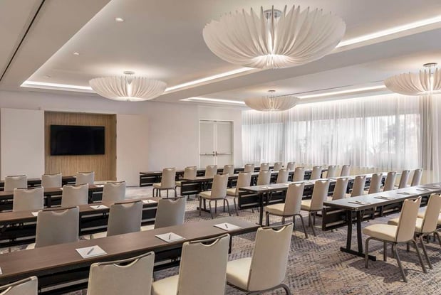 Images The Singer Oceanfront Resort, Curio Collection by Hilton