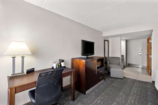 Images Best Western Luxbury Inn Fort Wayne