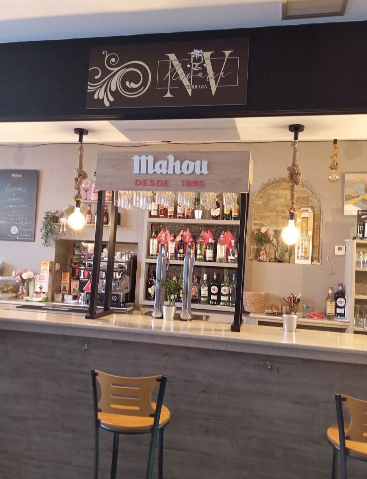 Images BAR-TERRAZA NIVARIA