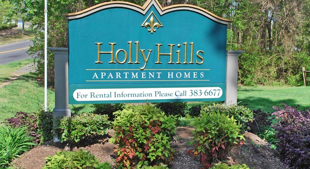 Images Holly Hills Apartments