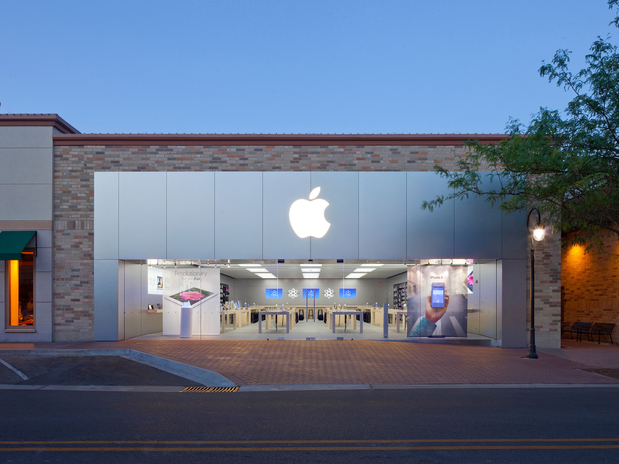 apple store naperville hours