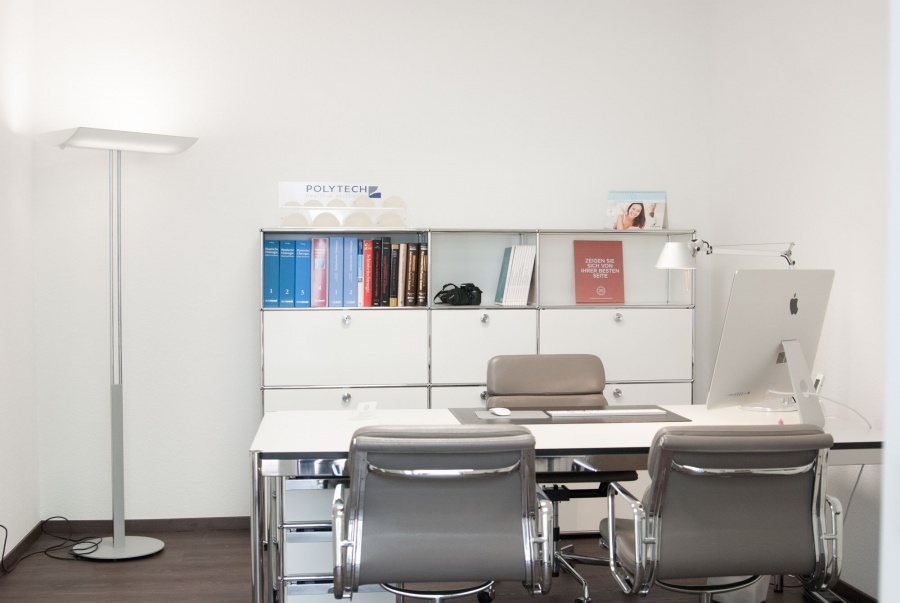 Dr. med. Karl Schuhmann, Haroldstr. 34 in Düsseldorf