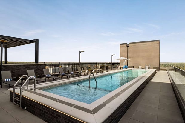 Images Hilton BNA Nashville Airport Terminal