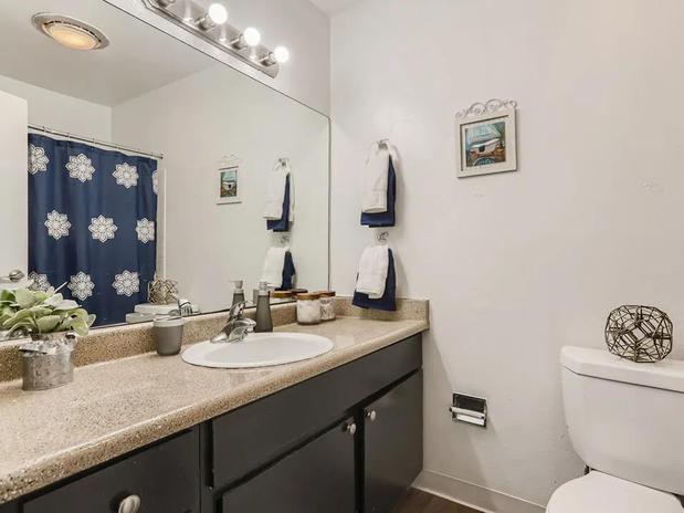 Images Meadow Lark Apartments