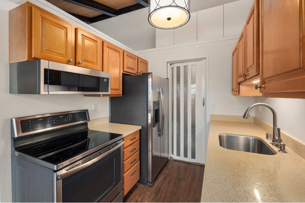 Images Robert Ott - Raintown Realty