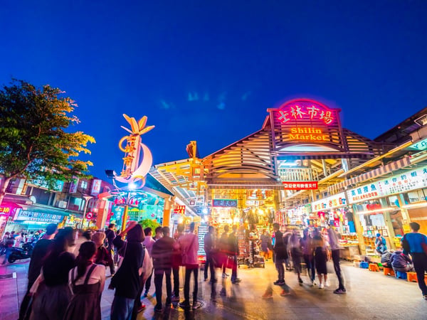 【士林夜市】台湾最大の夜市の楽しみ方｜おすすめグルメやアクセスをご紹介