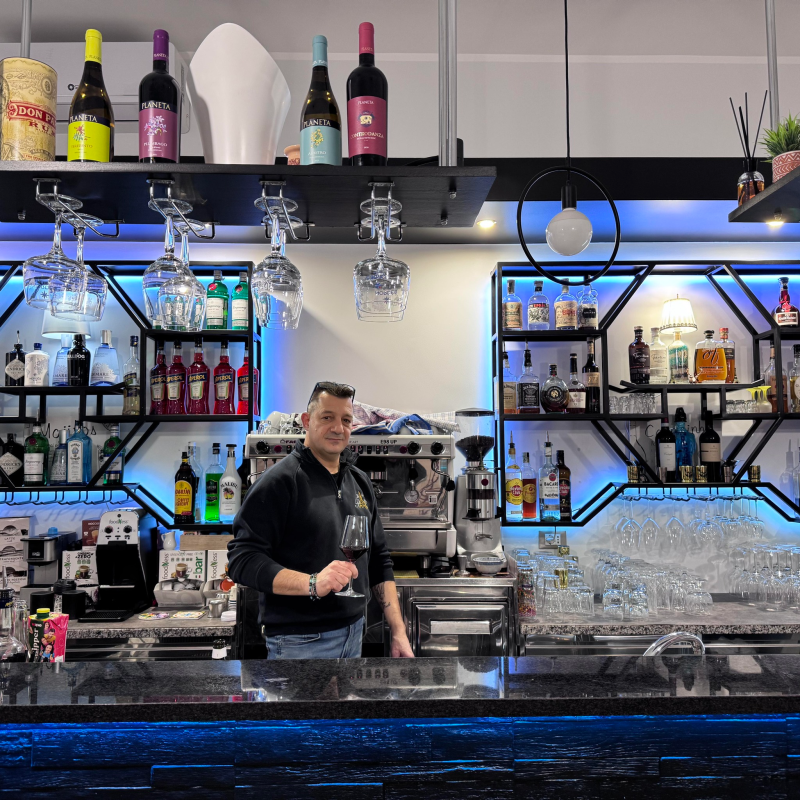 Images Le Petit Paris Bar Wine Pub