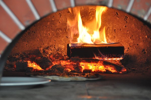 traditionele hout oven Restaurant Pizzeria L'angolo Cadzand 06 51941881