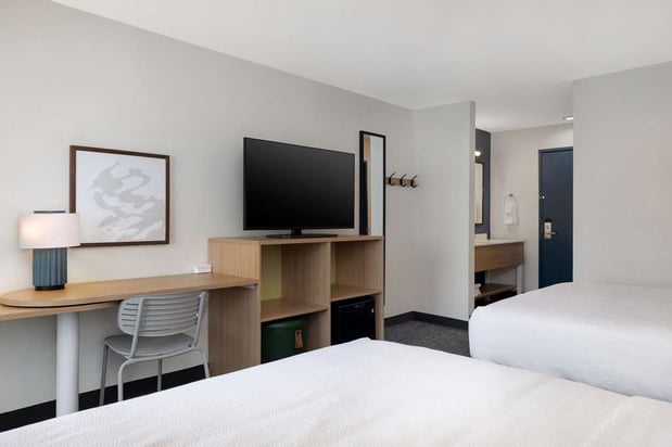 Images Spark by Hilton Evansville East IN