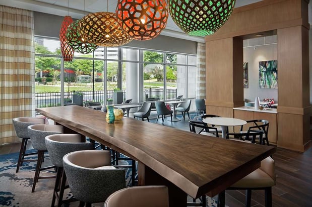 Images Hampton Inn & Suites Teaneck Glenpointe