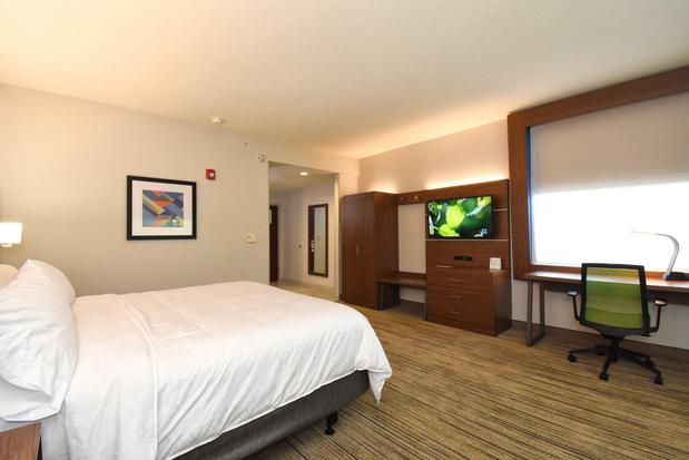 Images Holiday Inn Express & Suites Southern Pines-Pinehurst Area, an IHG Hotel