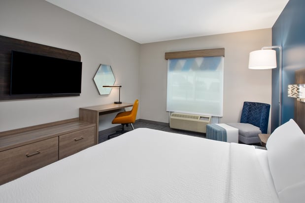 Images Holiday Inn Express & Suites Grand Rapids-North by IHG