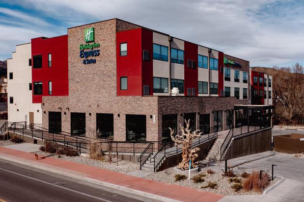 Images Holiday Inn Express & Suites Manitou Springs, an IHG Hotel