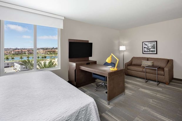 Images Hampton Inn & Suites San Diego Airport Liberty Station
