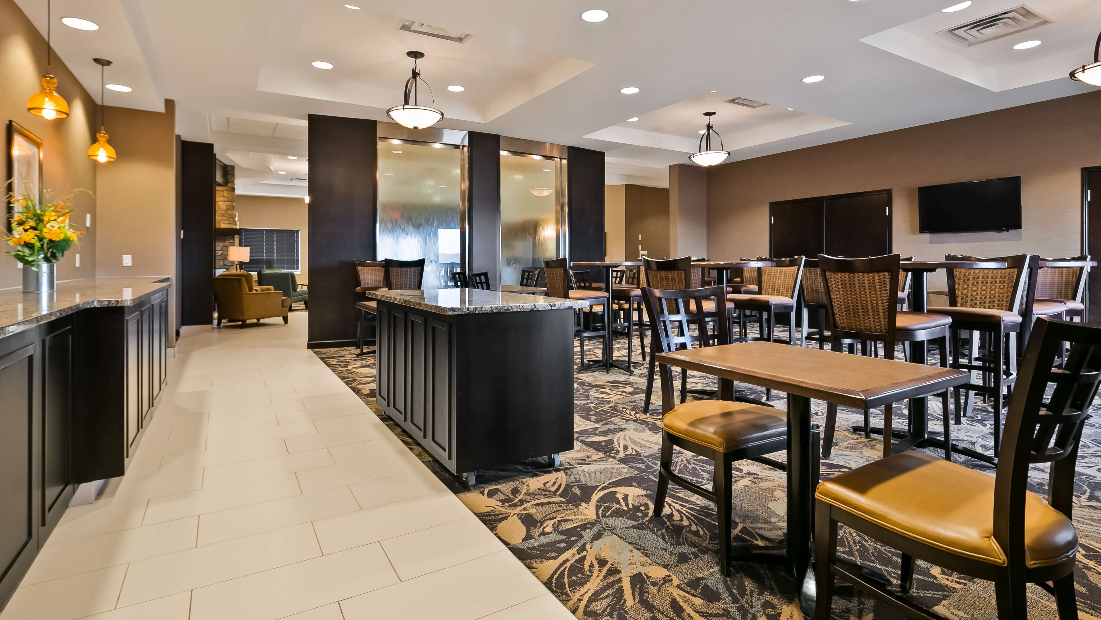 Best Western Plus Okotoks Inn & Suites, Okotoks AB | Ourbis