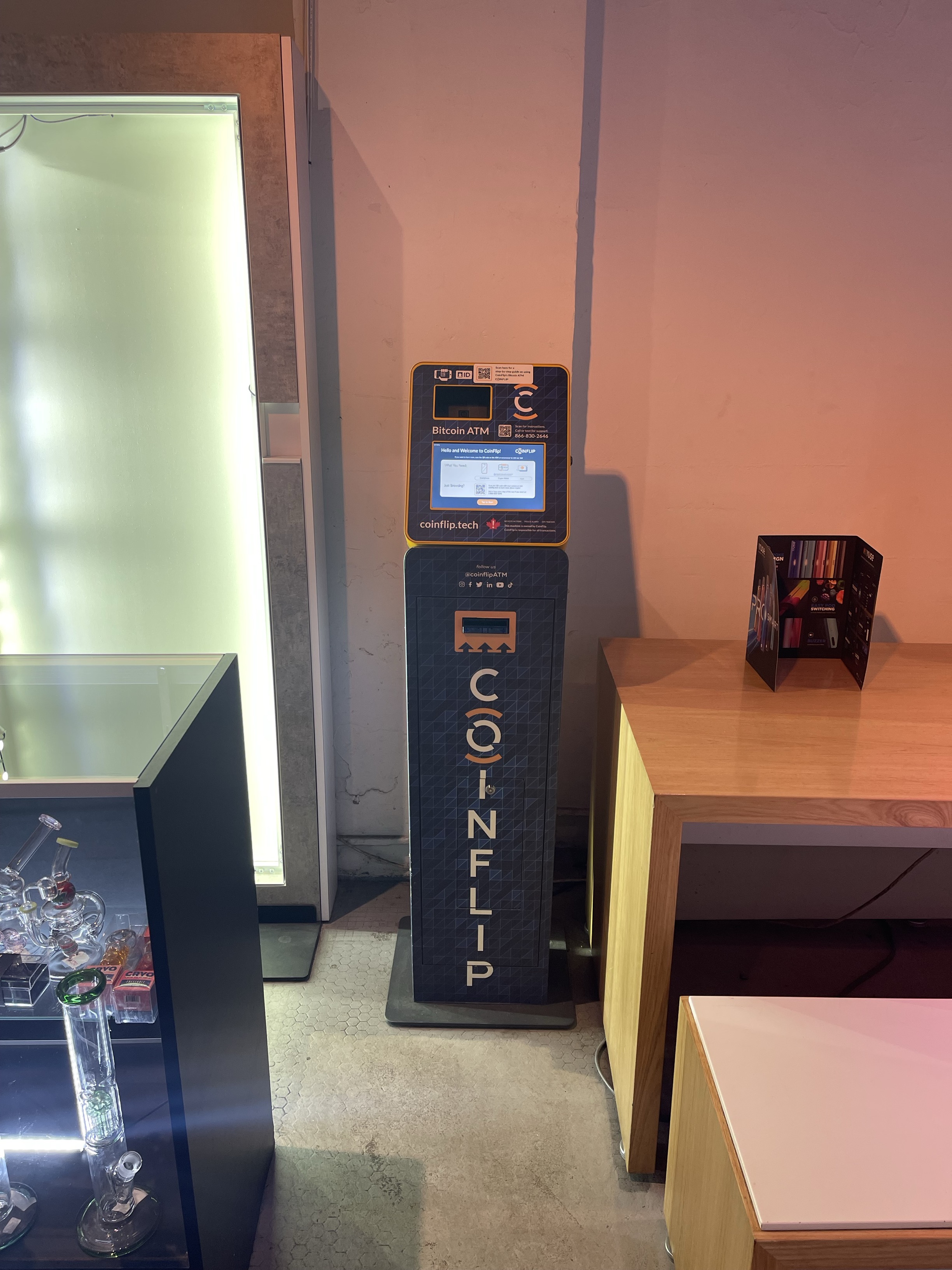 Images CoinFlip Bitcoin ATM - Royal Vape Gastown (Vancouver)