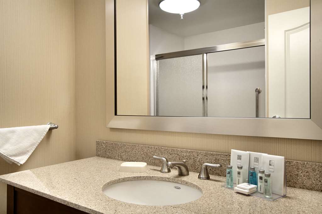 Guest room bath