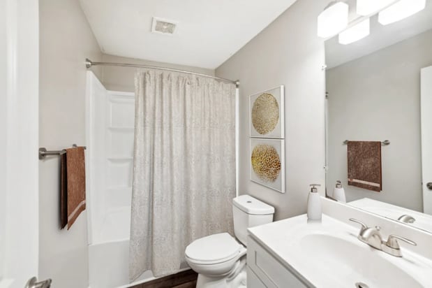 Images Lakecrest Apartments