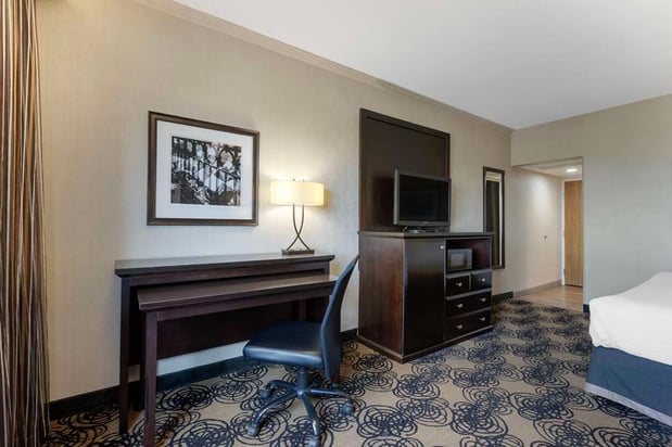 Images Best Western Plus Midwest Inn