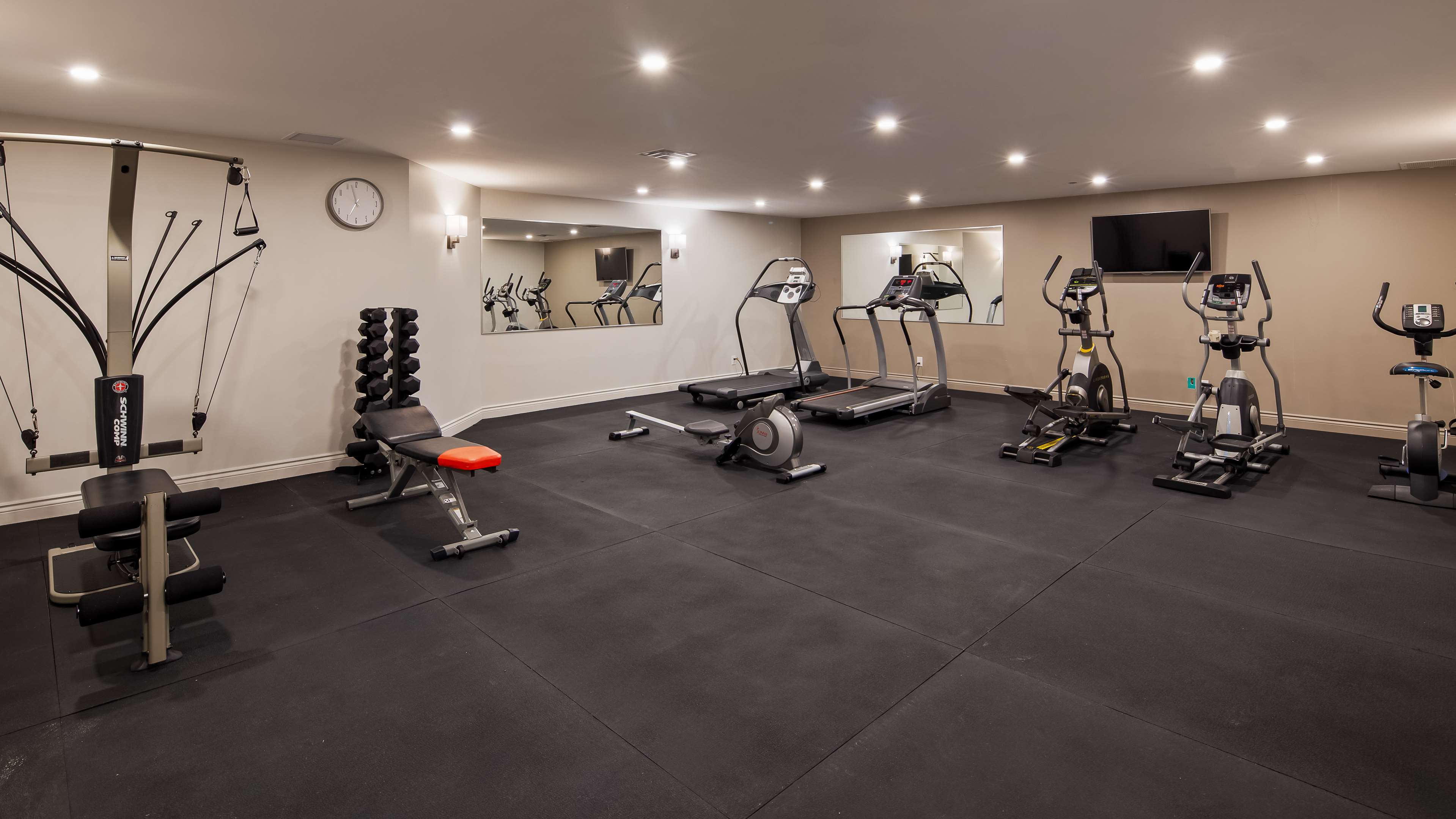 Best Western Plus Montreal East in Montreal: Fitness center