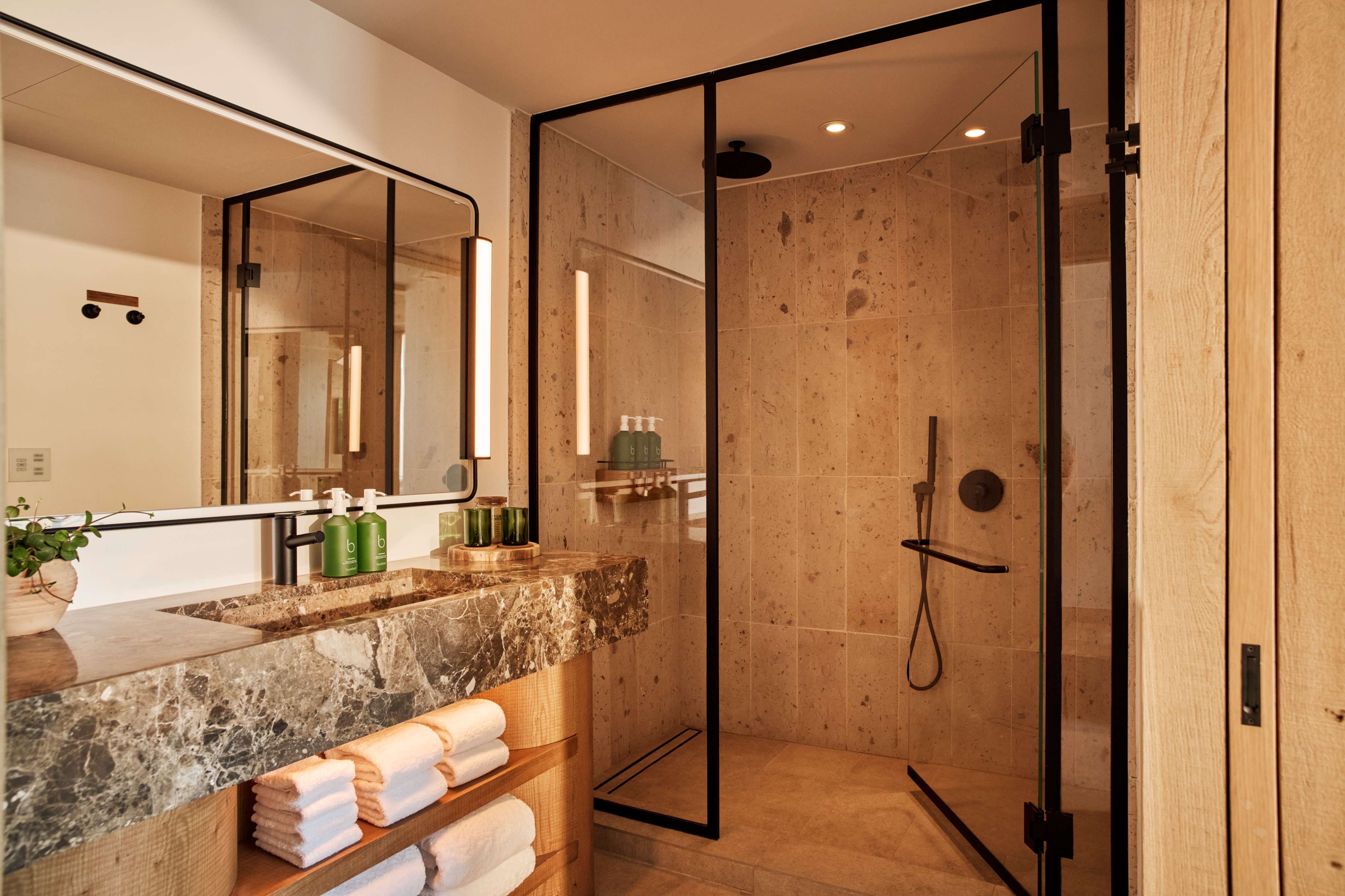 Lake Terrace Suite Bathroom 
