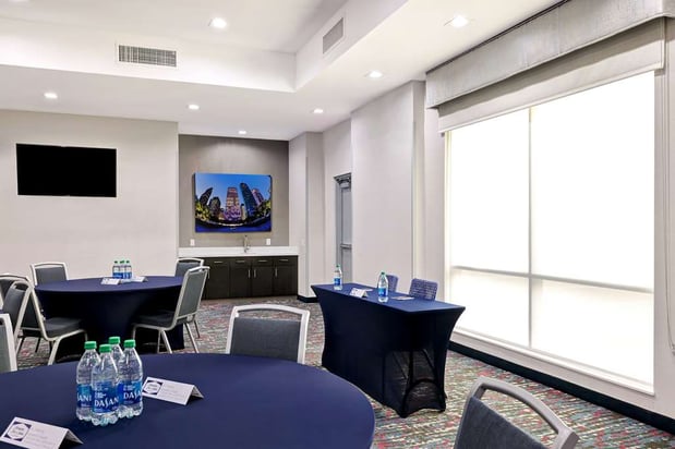 Images Hampton Inn & Suites Houston East Beltway 8