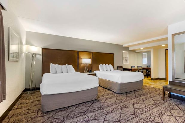Images Best Western Plus Longbranch Hotel & Convention Center