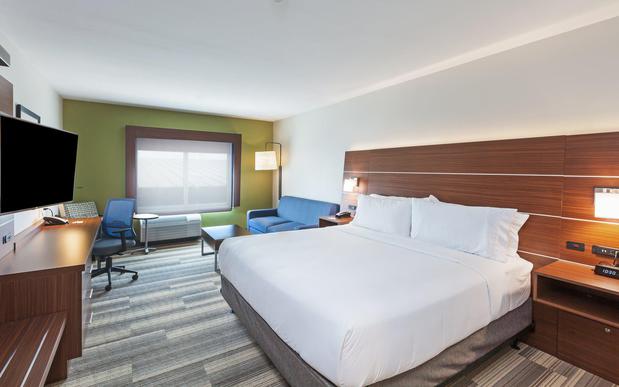 Images Holiday Inn Express & Suites Tulsa South - Woodland Hills by IHG