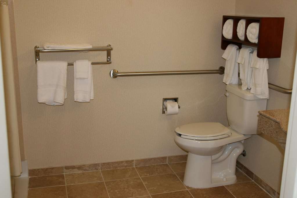 Guest room bath