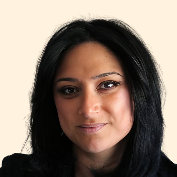 Images Arezou Yashoua, Counselor