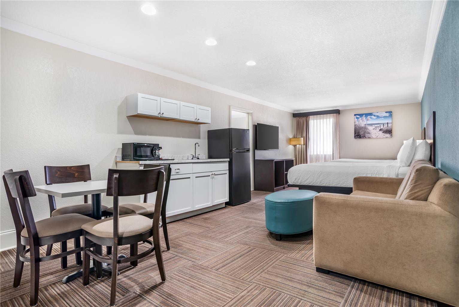 One King and Two Queen Bedroom