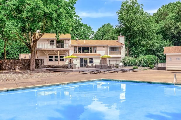 Images Foxrun Apartments