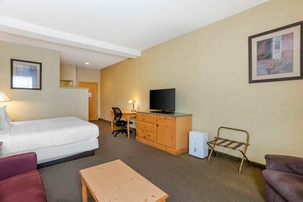 Images Best Western Plus Revere Inn & Suites