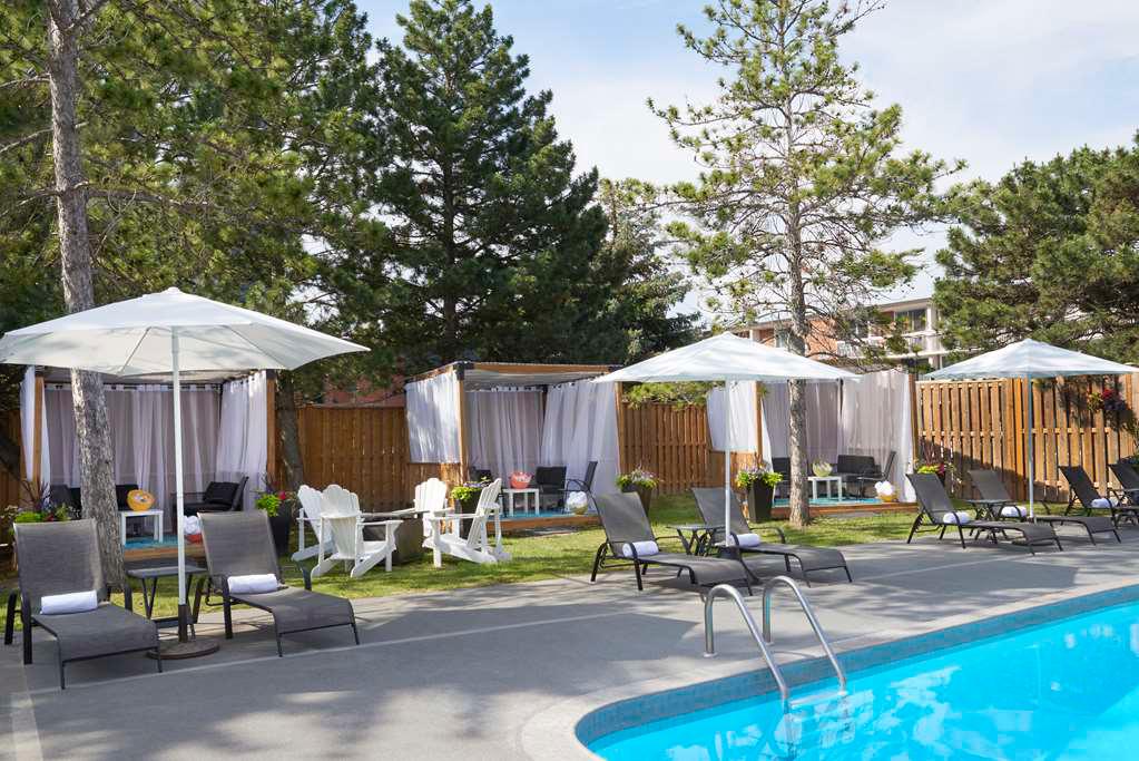Best Western Parkway Hotel Toronto North à Richmond Hill: Outdoor Pool Cabanas