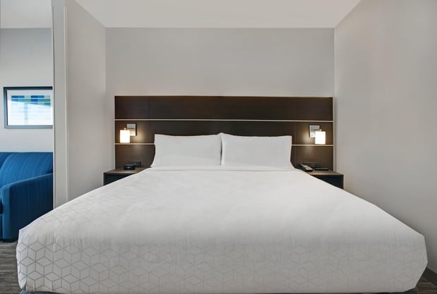 Images Holiday Inn Express & Suites Milwaukee - Brookfield by IHG