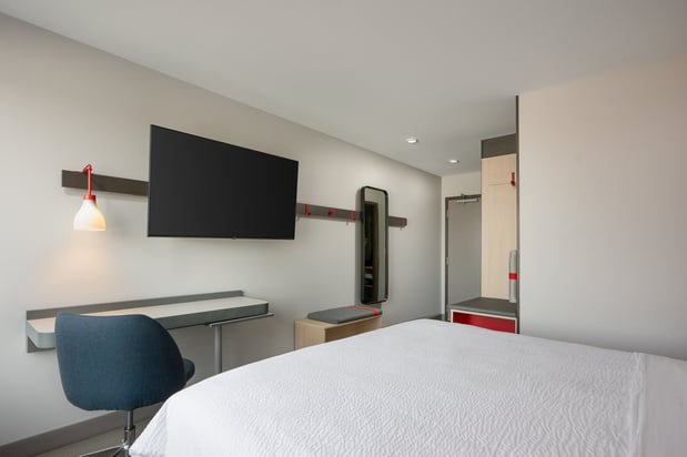 Images avid hotel Oak Creek by IHG