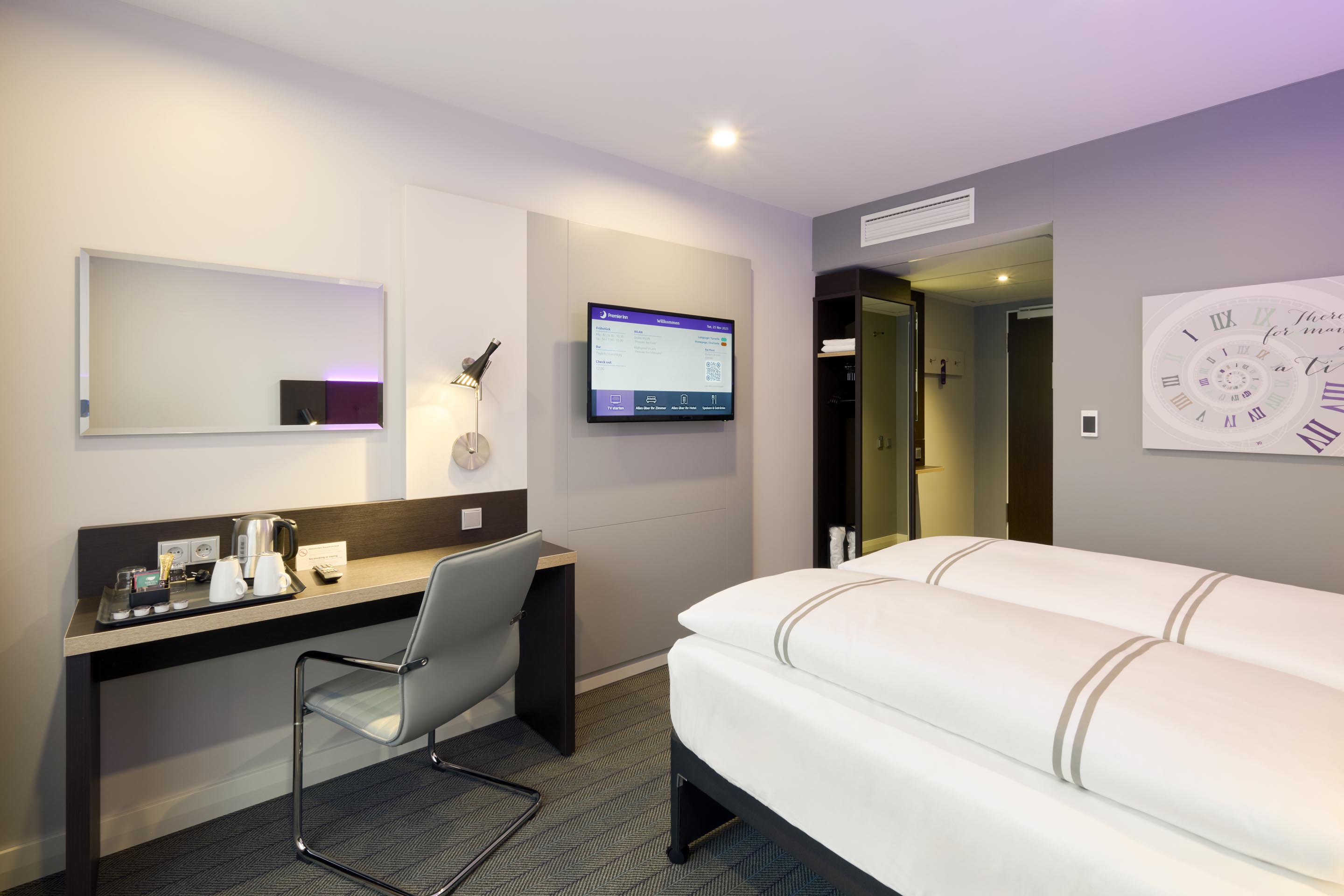 Premier Inn Stuttgart Zuffenhausen Hotel, Strohgäustraße 11 in Stuttgart