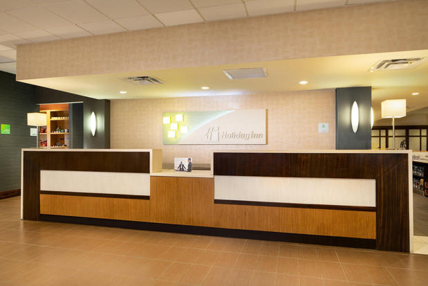 Images Holiday Inn & Suites Charleston West, an IHG Hotel