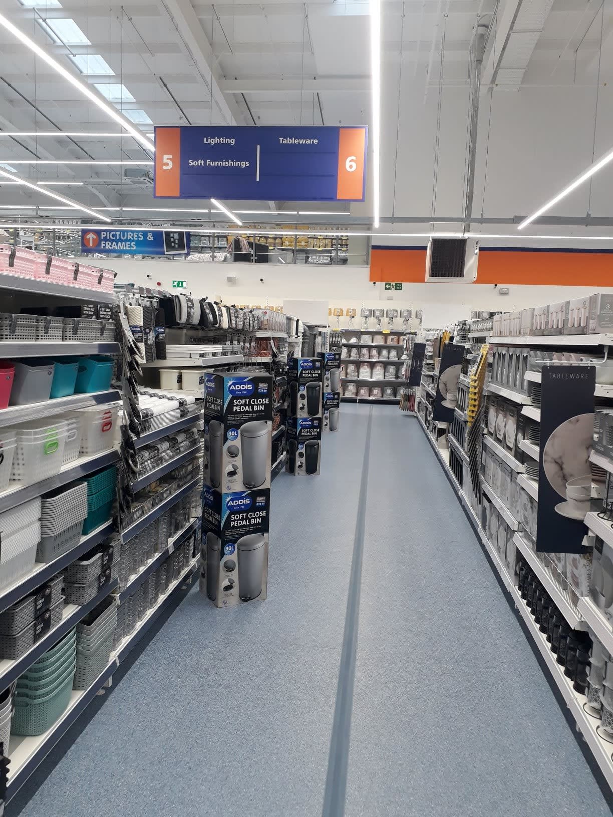 B&M's brand new store in Robroyston stocks an extensive range of kitchen essentials, from cookware and utensils to placemats, dinnerware and glassware.