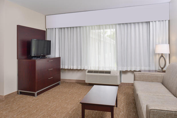 Images Holiday Inn Express & Suites Lafayette by IHG