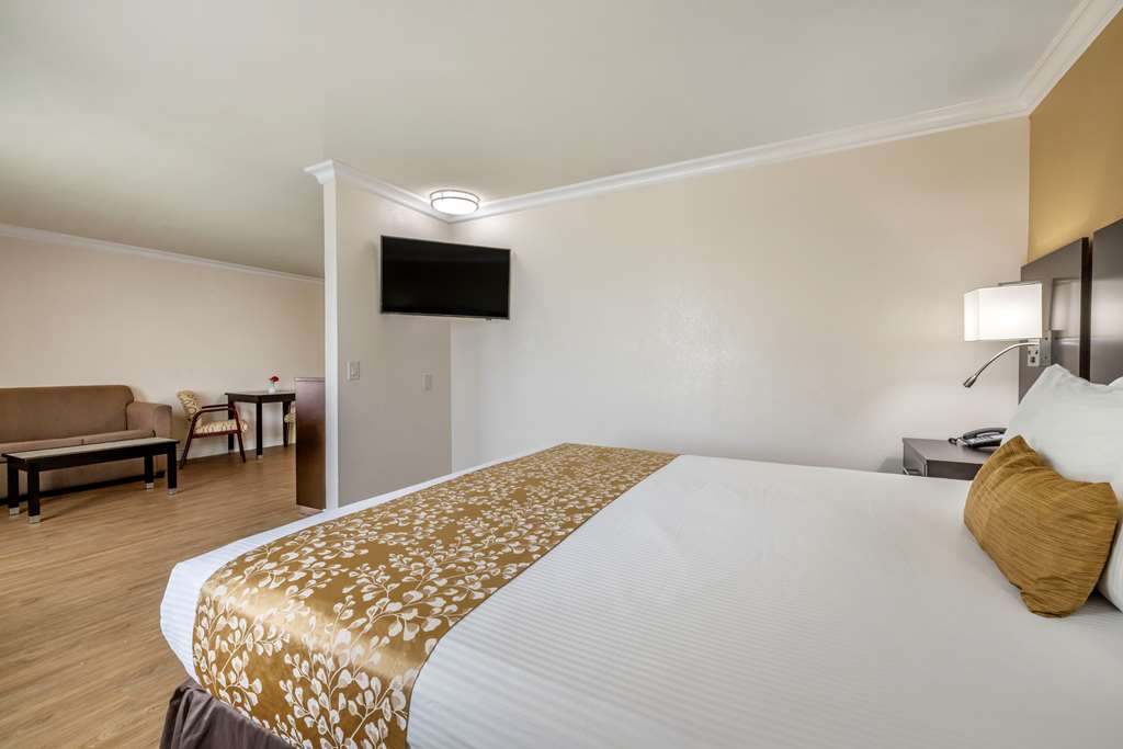 King Suite Guest room Best Western Plus South Bay Hotel Lawndale (310)973-0998