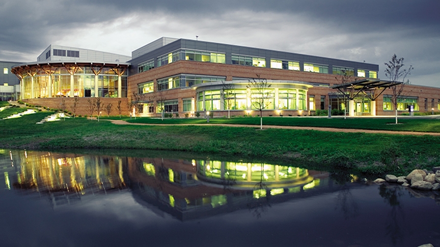 photo of the James Beck Cancer Center at night