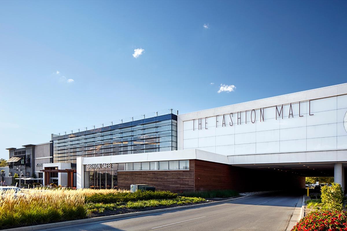 Indy's FASHION MALL at KEYSTONE, a luxury SIMON MALL - Picture of