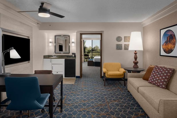 Images Embassy Suites by Hilton Phoenix Biltmore