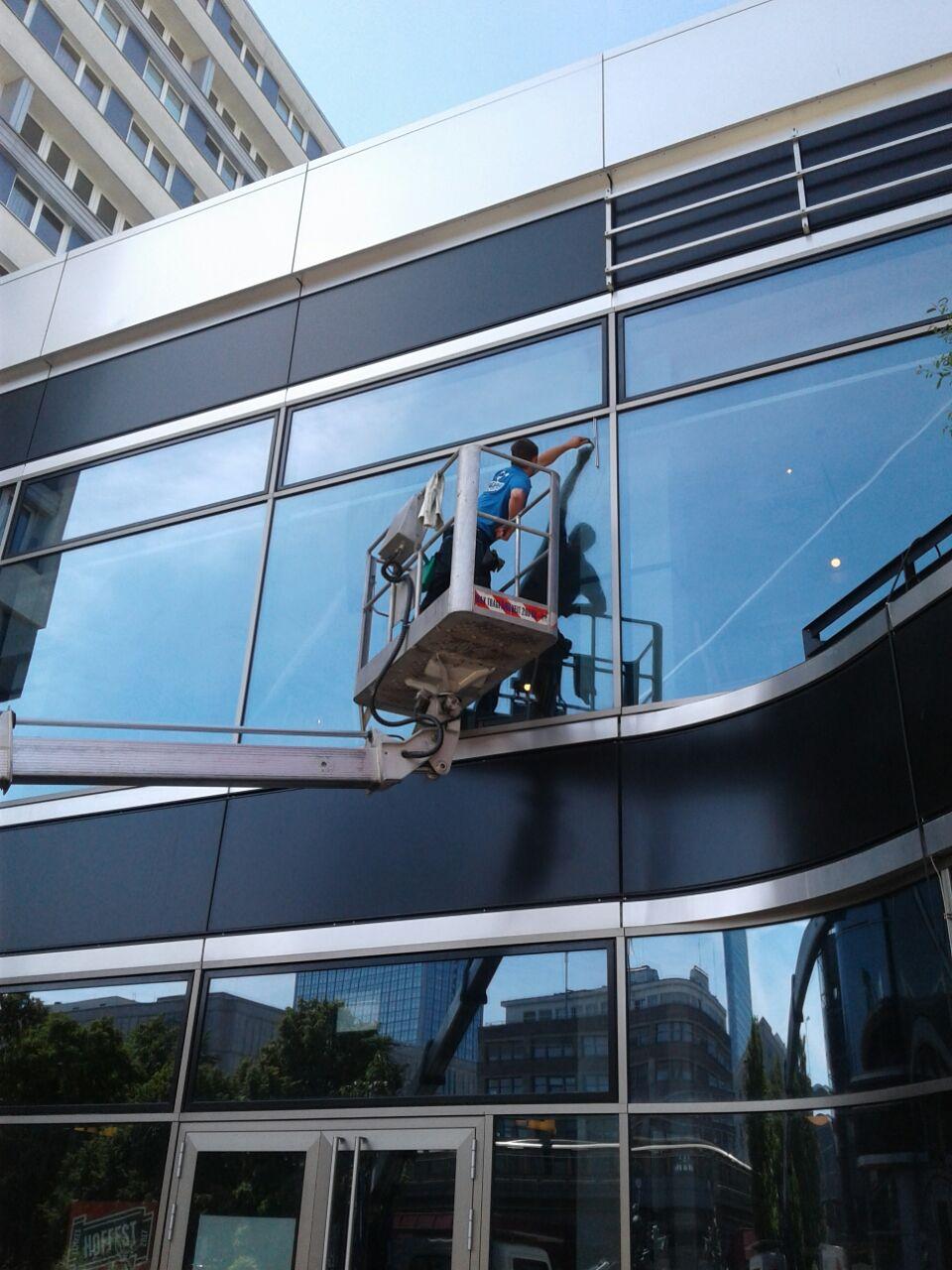 Reinigungs-Service Oldenburg DIE FENSTERPUTZER, Alexander-Giertz Straße 53 in Petershagen