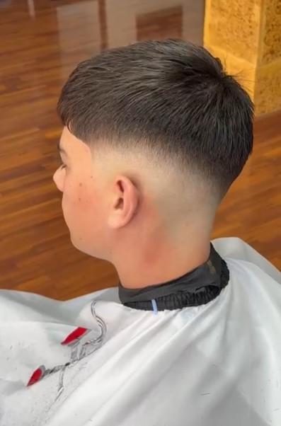 Images KAWS BARBERIA & BEAUTY STUDIO