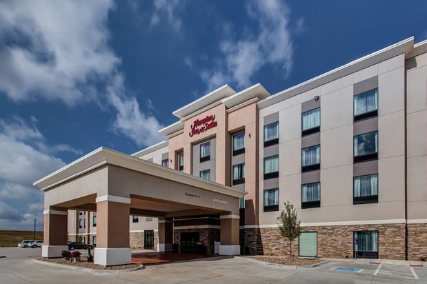 Images Hampton Inn & Suites Wichita/Airport