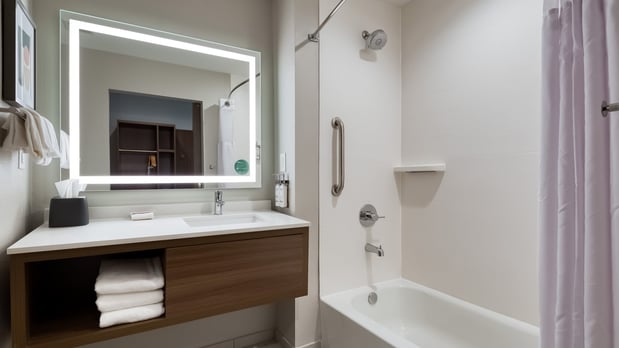 Images Holiday Inn Nashville Airport by IHG