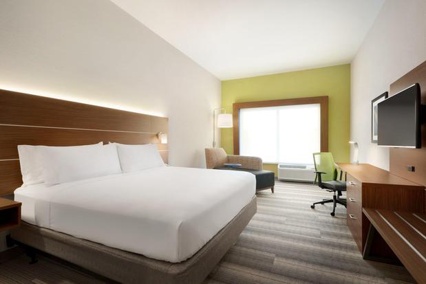Images Holiday Inn Express & Suites Cincinnati South - Wilder, an IHG Hotel