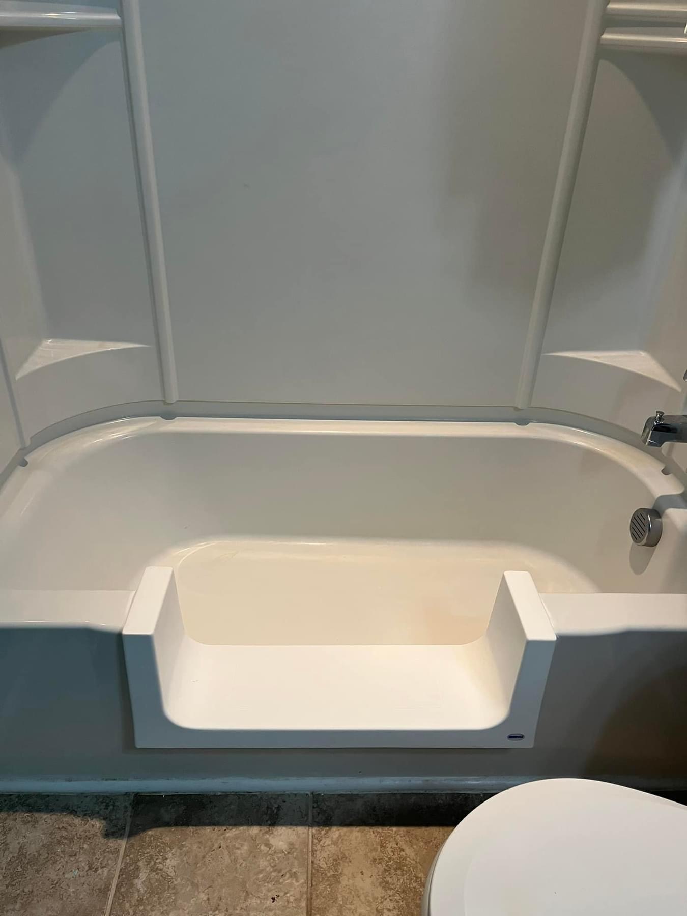 Fox Valley Bathtub Refinishing Image